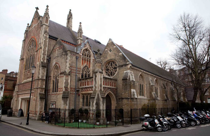 Una dintre cele mai scumpe locuinte din Londra. Biserica, transformata intr-un palat