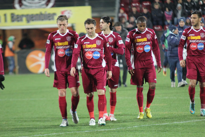Fotbal: „Cainii” ingroapa CFR-ul si simt miros de Europa (VIDEO)