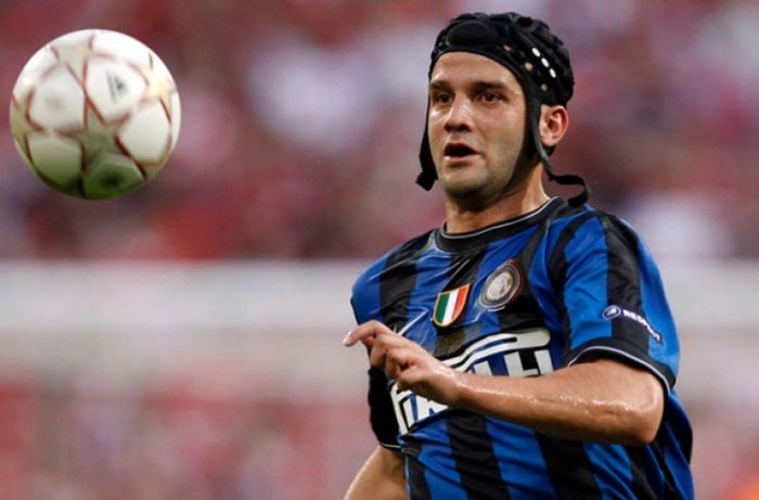FOTBAL: Inter intinereste lotul si renunta la Chivu