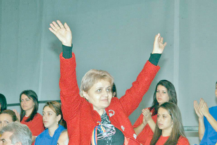 Cristiana Anghel: Victor Ponta, lup imbracat in haine de oaie