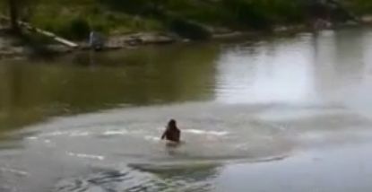 De ras sau de plans? Ce pateste o tanara care vrea sa faca schi nautic! (VIDEO)