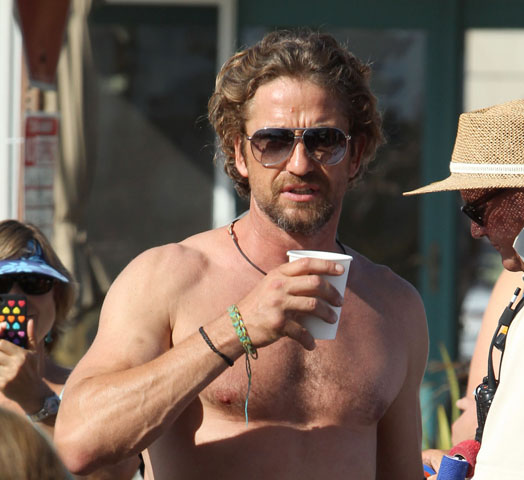 Gerard Butler face rau la bautura