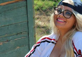 E GRASA, dar e mandra de cum arata! Pozele cu care si-a oripilat prietenii de pe Facebook! (FOTO)