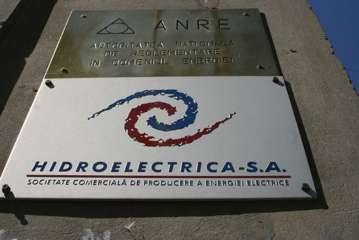 Va intereseaza un post de sef la Hidroelectrica? Deja candideaza 40 pe un loc!