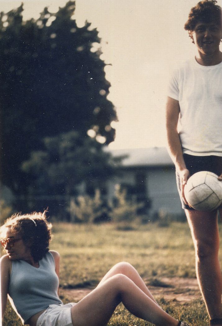 Fotografie INEDITA. Hillary si Bill Clinton, pe vremea cand erau doar iubiti!