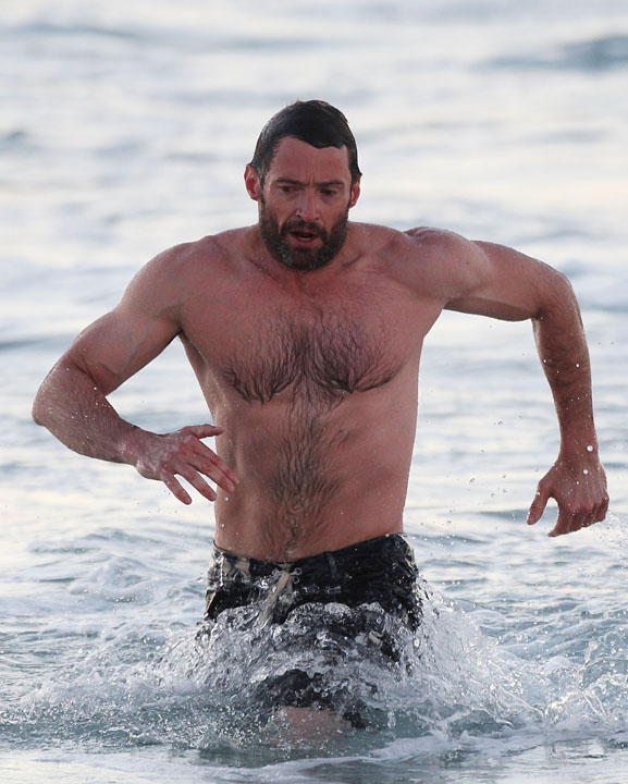 Admiratie dusa la extrem! Hugh Jackman, atacat cu un aparat de ras