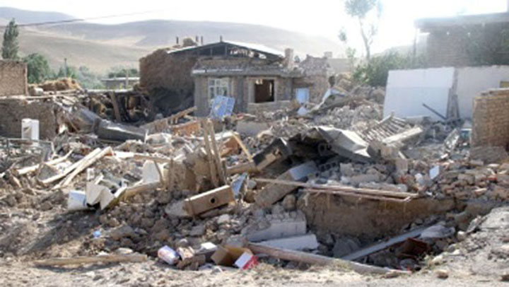 Damaged houses are seen in the earthquake stricken town of Bushehr in Iran - Ziarul National