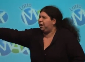 Fabulos: A castigat o avere la loto! Reactia ei face inconjurul Internetului! (VIDEO)