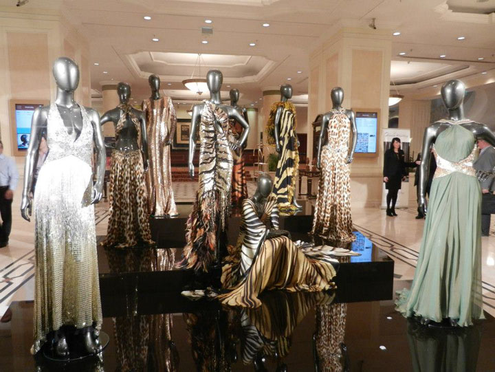 Nebunie la Bucuresti: Roberto Cavalli si-a vandut toate rochiile in doar o saptamana