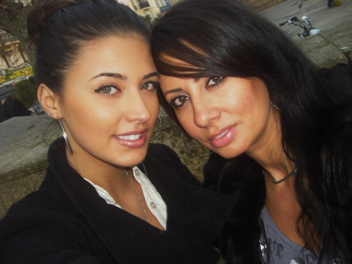 Mama Antoniei arata mai bine decat artista! Fanii au ramas masca! (FOTO)