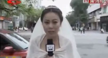 A dat-o naibii de nunta si a transmis in direct despre cutremurul din China! (VIDEO)