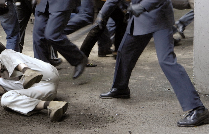 Un roman a fost OMORAT IN BATAIE de doi politisti maghiari