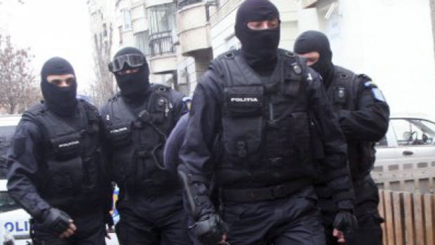 General audiat in urma unor perchezitii, intr-un caz de furturi de masini de lux
