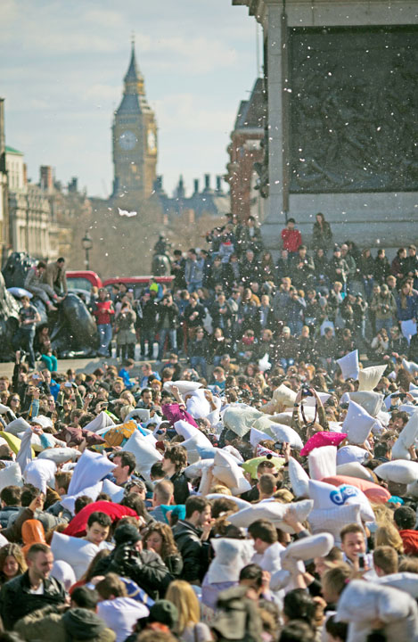 Britain Pillow Fight - Ziarul National