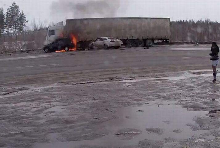 IMAGINI DE COSMAR dupa un accident INFIORATOR! Reactia INCREDIBILA a martorilor! (VIDEO/FOTO)