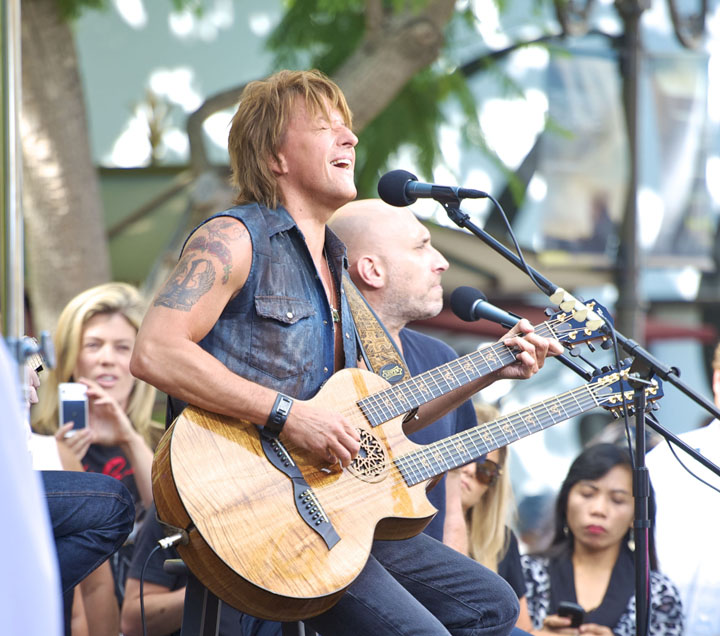 Scandal pe viata si pe moarte intre componentii trupei Bon Jovi! Richie Sambora si-a lasat trupa balta in mijlocul turneului