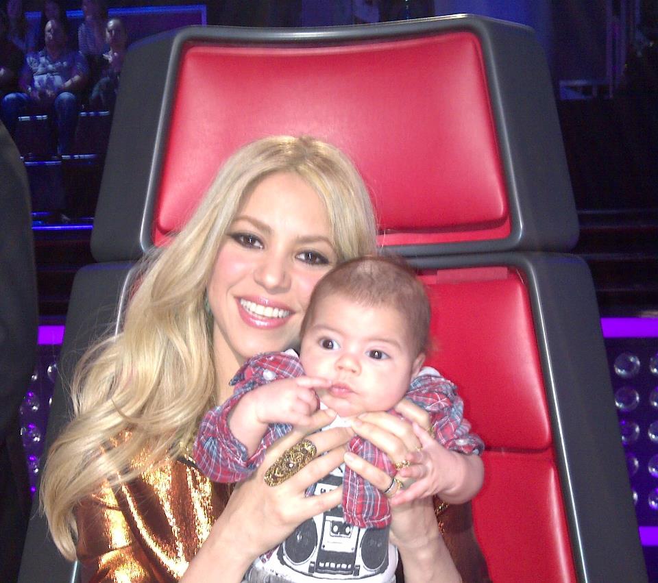 Shakira si-a dus baietelul pe platourile de filmare!