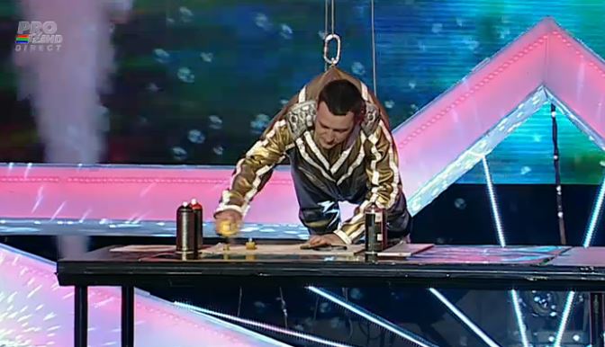 Space-painting la Romanii au Talent 2013. Mihai Petre: „Ma tem de priza la public” (FOTO)