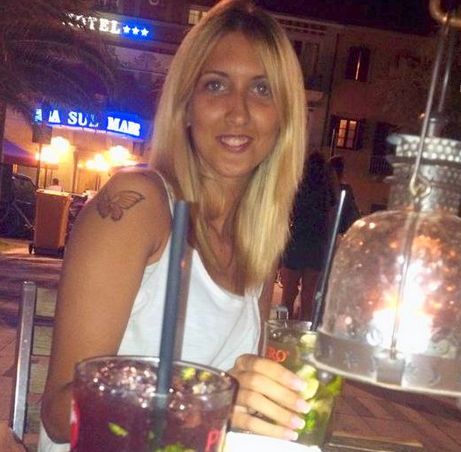 Ingrozitor: Ce a patit o tanara la doar cateva ore dupa ce si-a facut un tatuaj!