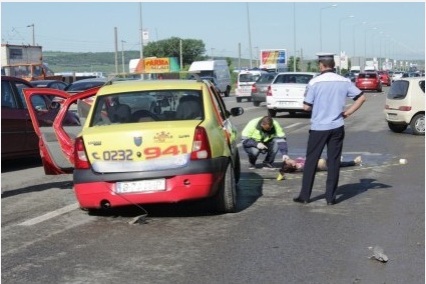 Detalii INGROZITOARE! Povestea romancei care si-a pierdut viata in timp ce cobora dintr-un taxi! (FOTO)