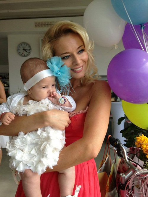 Laura Cosoi i-a UIMIT pe toti cu poza asta! “Sunt PARINTE!” (FOTO)