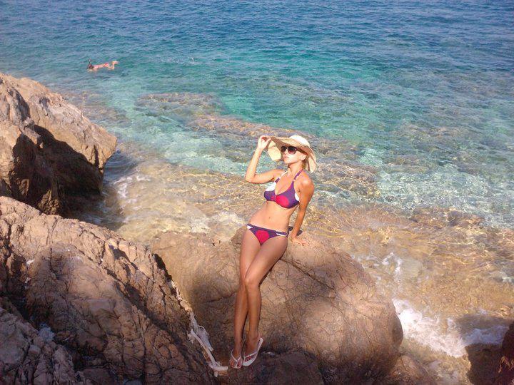Simona Nae, aproape goala pe plaja! A facut ravagii pe internet! (VIDEO)