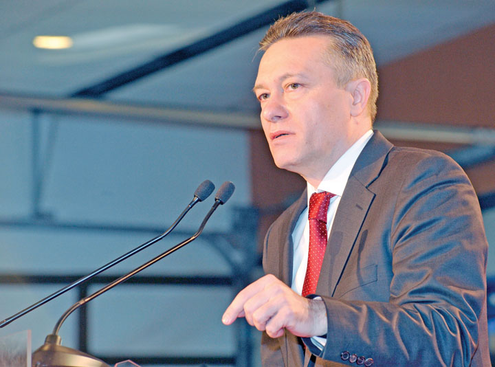 Cristian Diaconescu renunta la candidatura pentru Cotroceni. O sustine pe Elena Udrea!