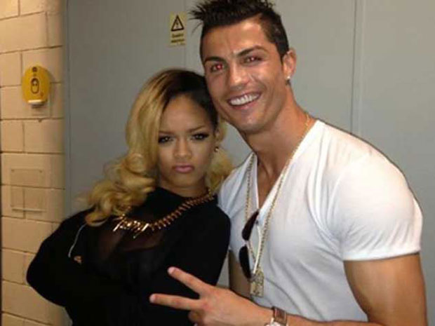 Rihanna si Cristiano Ronaldo si-au facut ochi dulci la Lisabona