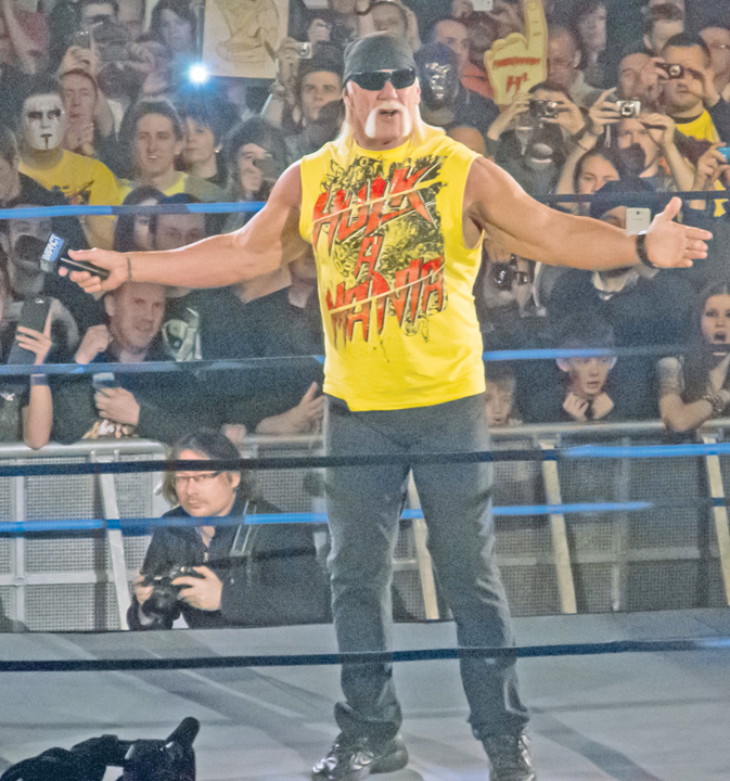 Ce rani cumplite are Hulk Hogan!  I-a explodat radiatorul de la motocicleta in mana