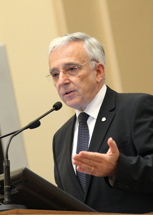 Isarescu: Zona euro are probleme, in Romania urmeaza noi ajustari
