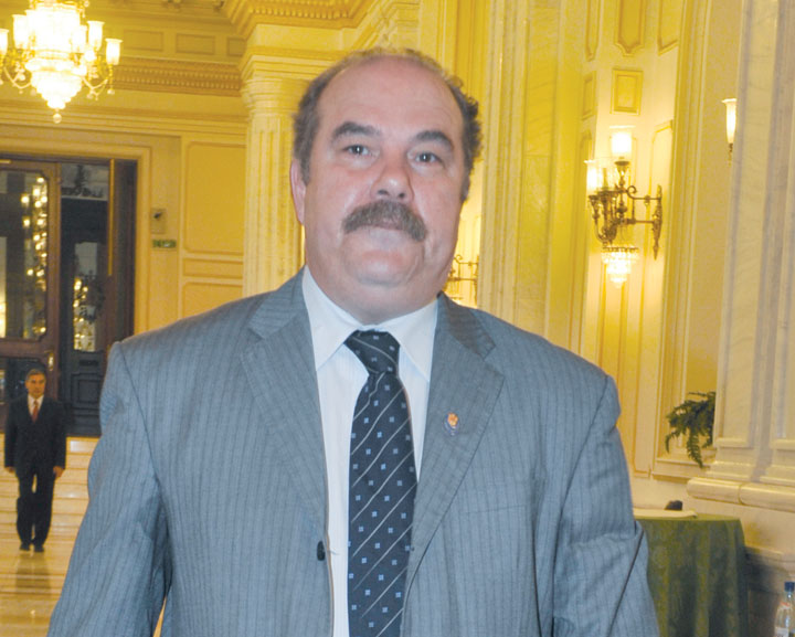 Mihaita Calimente cere eliminarea referendumului din Constitutie