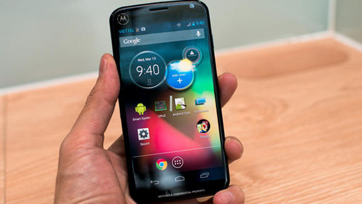 Google „ingroapa” iPhone cu Moto X