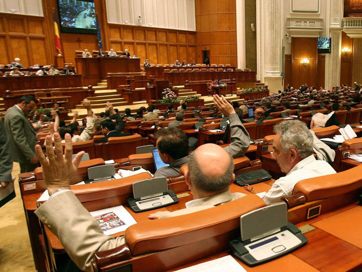 Parlamentarii, rasplatiti la Cotroceni pentru disciplina