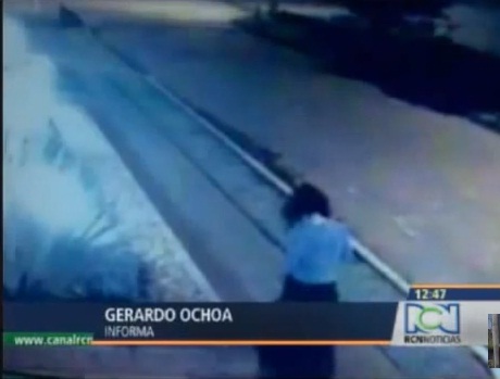 Imagini ingrozitoare! Camerele de supraveghere au surprins o fantoma! (VIDEO)