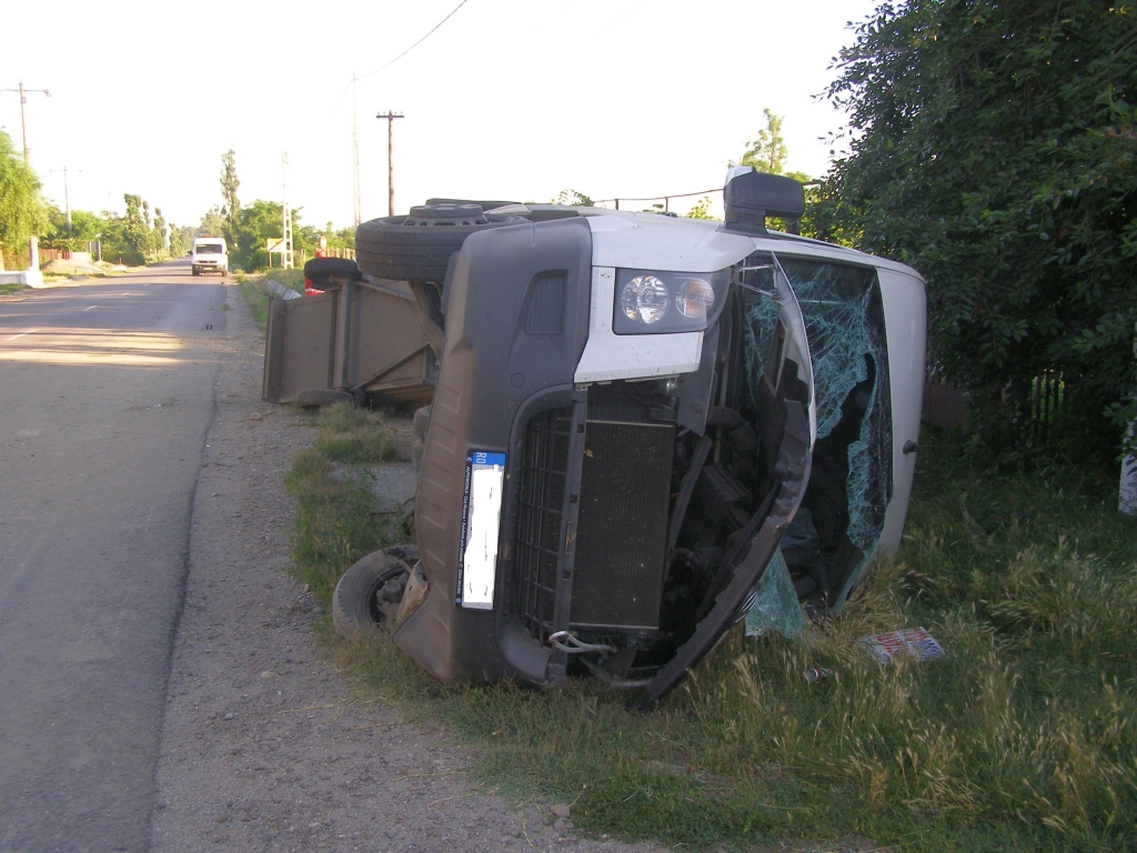 Un microbuz care venea din Italia s-a rasturnat in Cluj