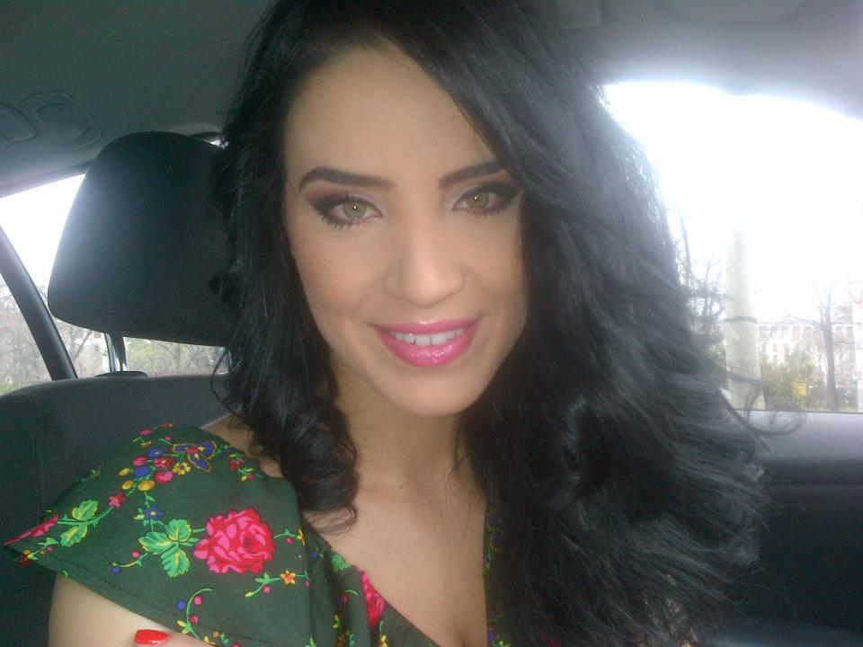 Video VIRAL! Ce face Adelina Pestritu cu sanii atunci cand nu este in direct! (VIDEO)