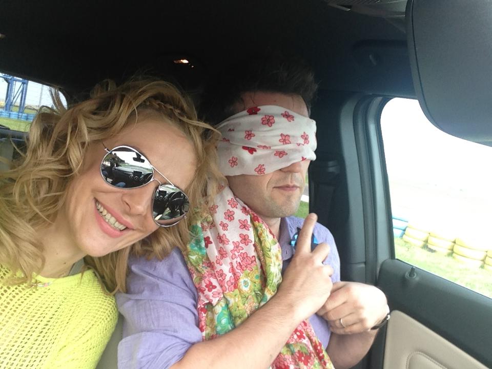 Ce blonda l-a legat la ochi pe Andi Moisescu!