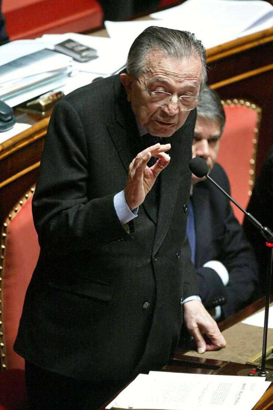 Fostul premier italian Giulio Andreotti a murit