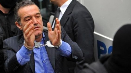 UPDATE: Gigi Becali S-A PREDAT la sediul Politiei Ilfov!