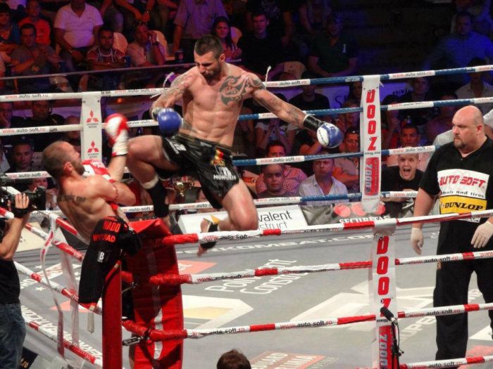 Superkombat a ajuns in Dubai: Seicul Stoica ii invata pe arabi sa se bata