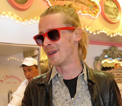 Macaulay Culkin fumeaza 60 de tigari pe zi
