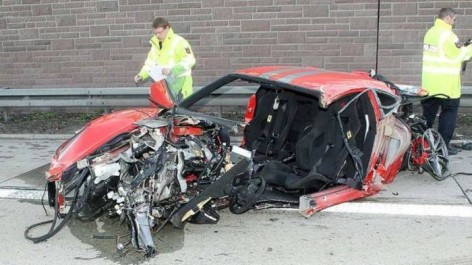 Politistii au INCREMENIT: In ce stare este soferul unui Ferrari dupa un accident la 300 km/h!