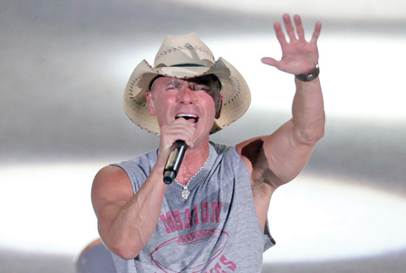 I-a facut de ras pe Madonna si Bruce Spingsteen