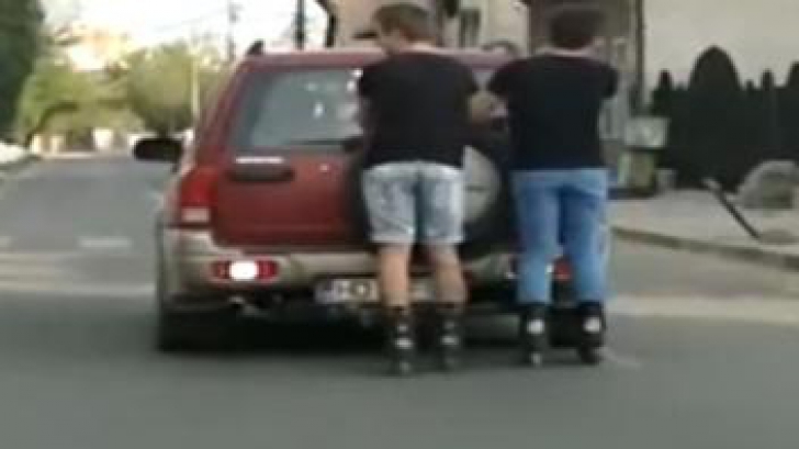 Doi tineri din Hunedoara, AMENDATI pentru ca s-au dat cu rolele! Unde au gresit!