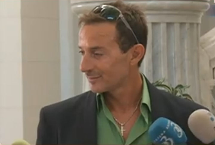 Mazare infrunta DNA la costum