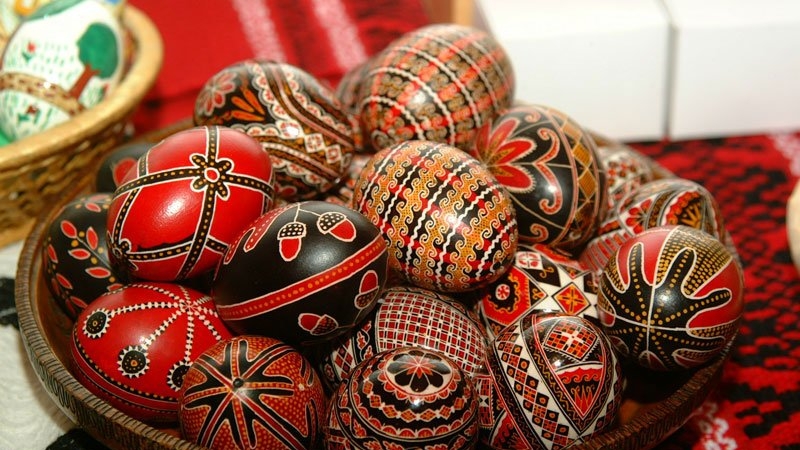 Obiceiuri, traditii si superstitii de Paste: Cum afli daca te casatoresti!