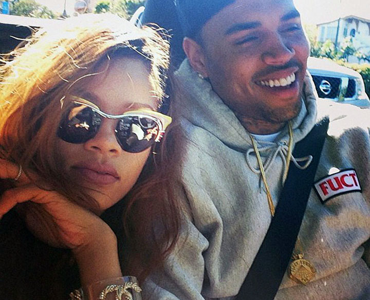 Rihanna l-a lasat pe Chris Brown pentru Cara Delevigne