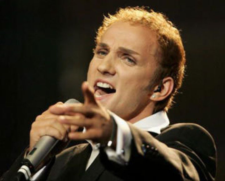 Mihai Traistariu canta gratis