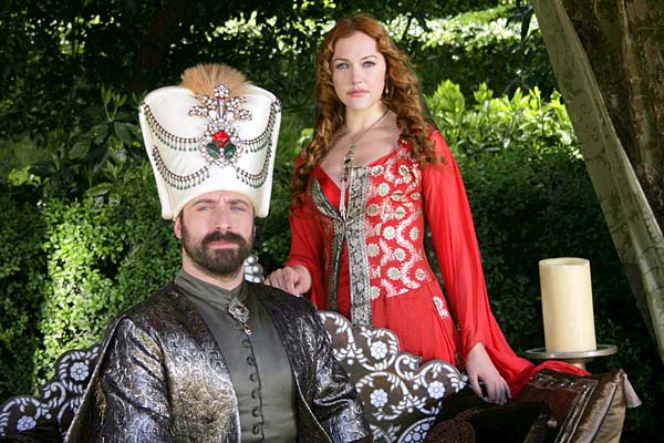 „Suleyman Magnificul”, idol vestimentar pentru rromii din Banat (FOTO)