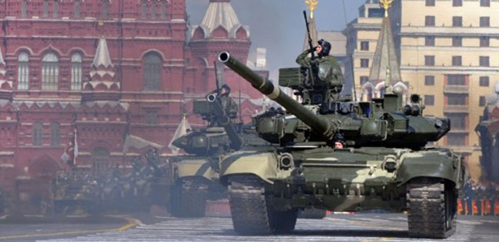 Cu tancurile rusesti defiland ostentativ, americanii s-au invoit s-o ia de la inceput cu Siria